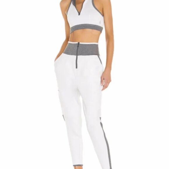 Free  PEOPLE MOVEMENT ROUND THE
BLOCK SCUBA ZIP JOGGER.
Size S - Picture 1 of 10